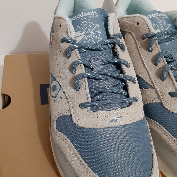 Super Cute! Reebok Classic Womens Shoes - Picture 6 of 8